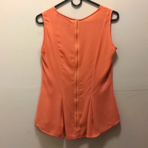 Sleeveles Perfectly Tailored Blouse - Picture 2 of 7